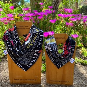 Pañoleta letras fondo negro